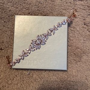 Floral sparkly bracelet